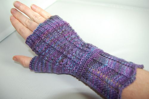 Faux Cables Rock These Fingerless Gloves