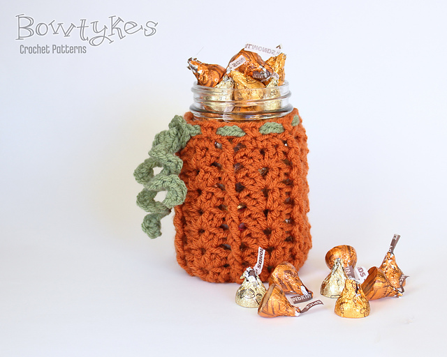A Mason Jar dressed up for Thanksgiving-Free Pattern